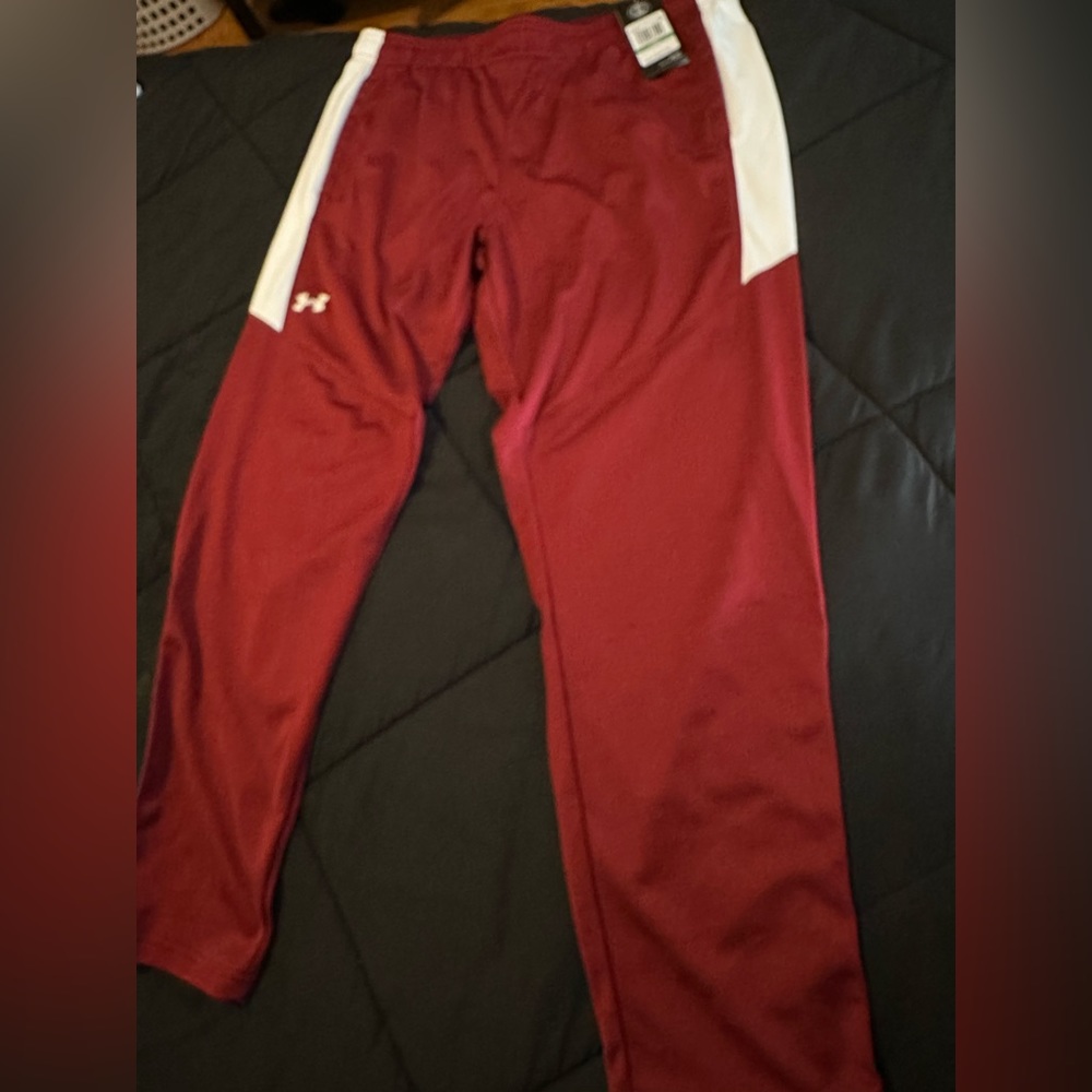 Under Armour pants jogger red